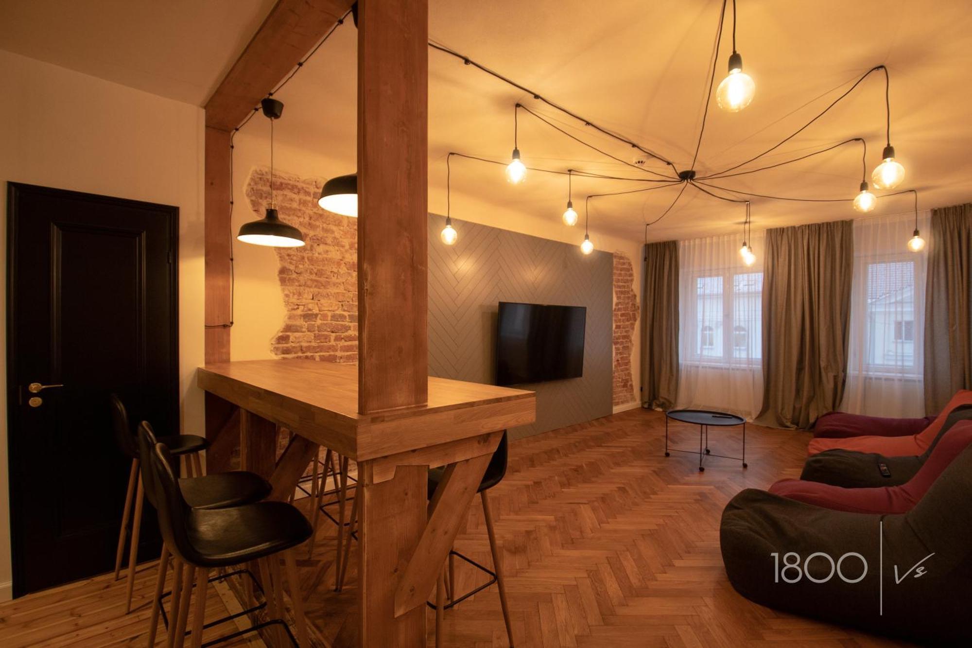 1800 By Vince Stay - Private Rooms In Town Hall Square Tartu Exterior photo
